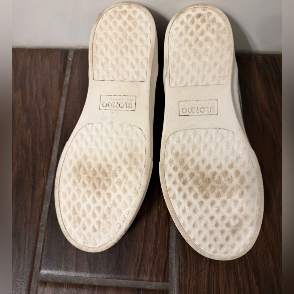 Blondo Giavana Silver Waterproof Shoes - Picture 6 of 11